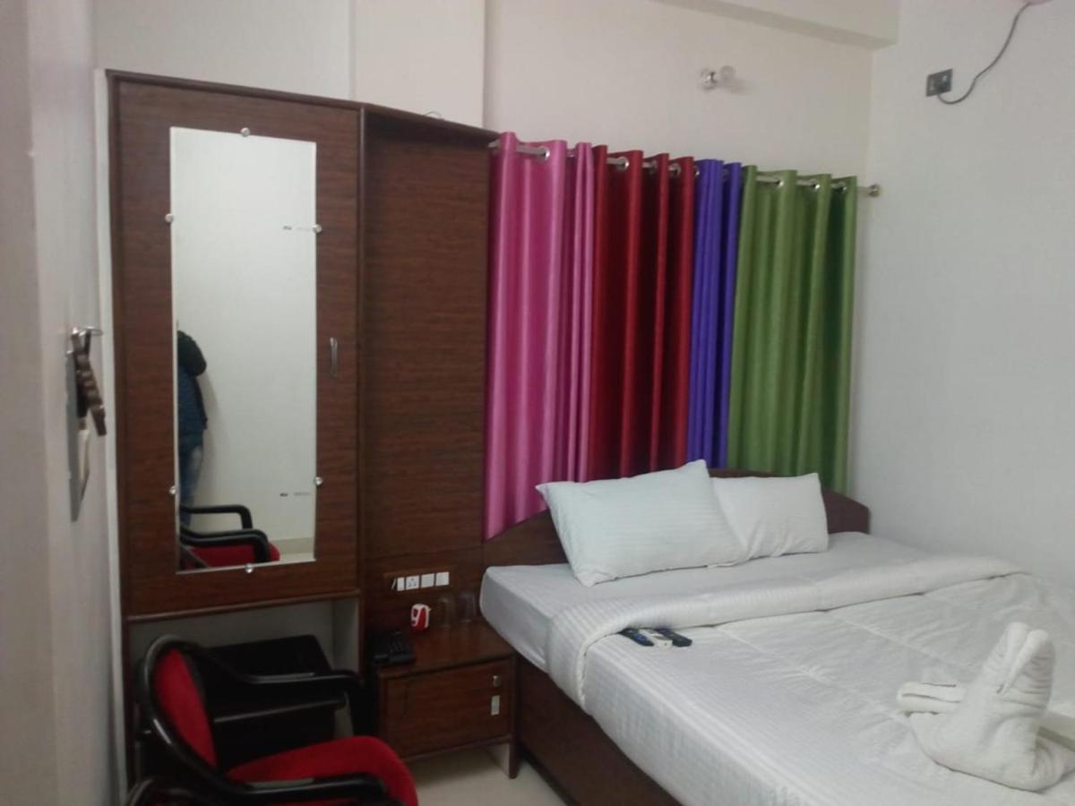 Hotel Wisdom Celebration Motihari Exterior foto
